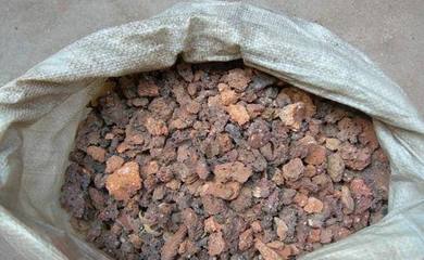 用這樣的材料養(yǎng)花,比你買的營養(yǎng)土強(qiáng)幾倍,根壯葉茂花更艷!